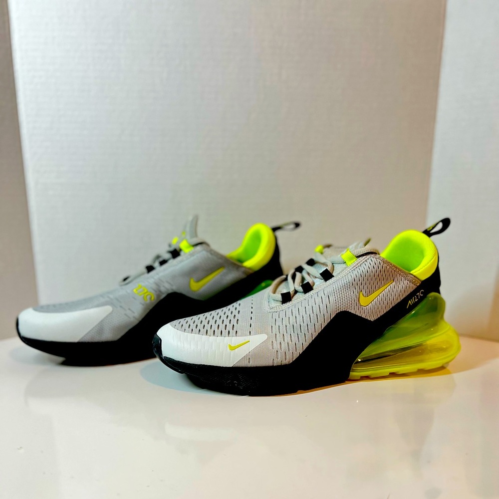 Nike Air Max 270 Size 9.5